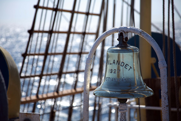 This photo of a ship's bell and rope from a naval vessel provided inspiration for utilising a bell as a means to begin play. Image by Bruno Girin.